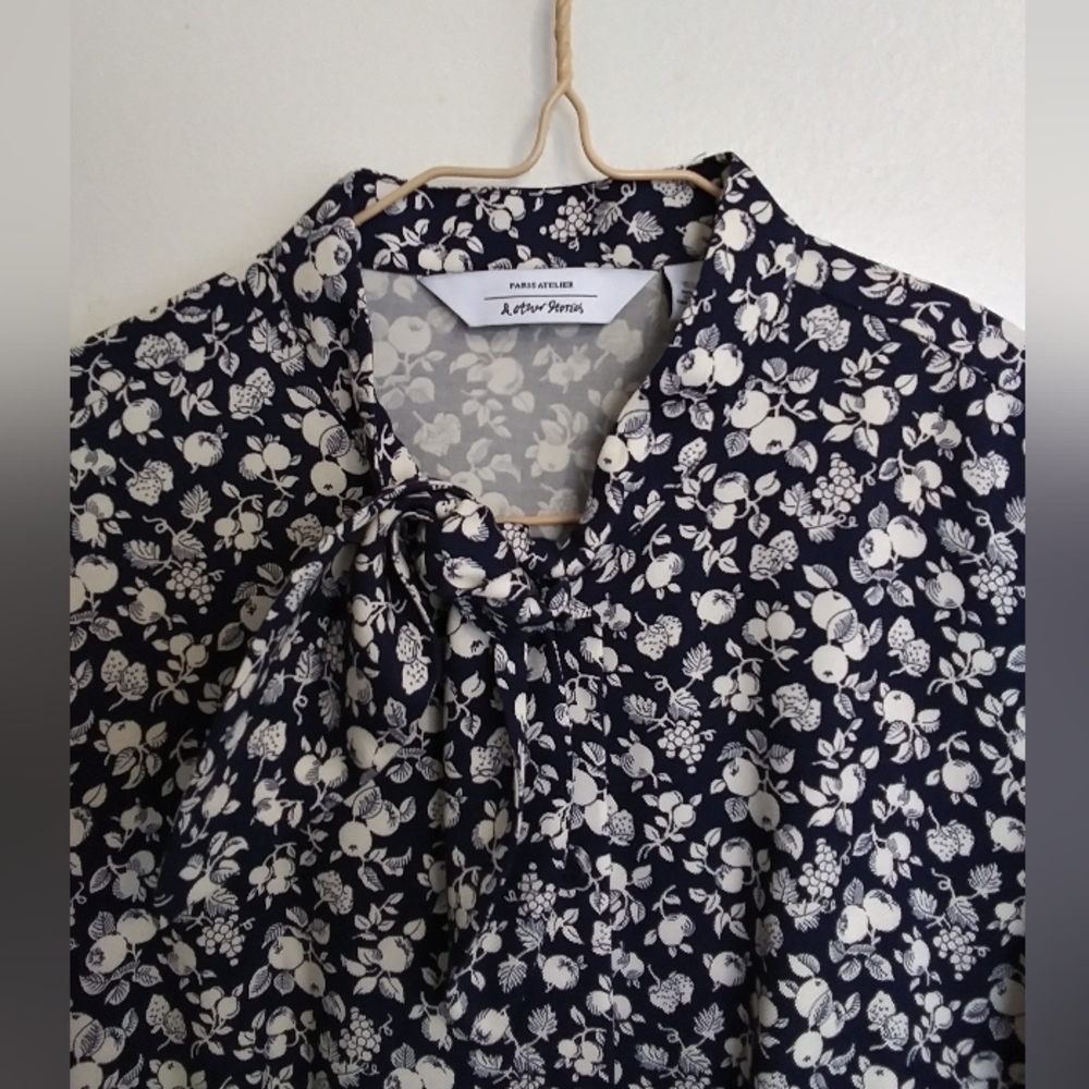 NEW W/O TAGS & Other Stories Shift Dress in Navy Fruit Print w/ Scarf size 2